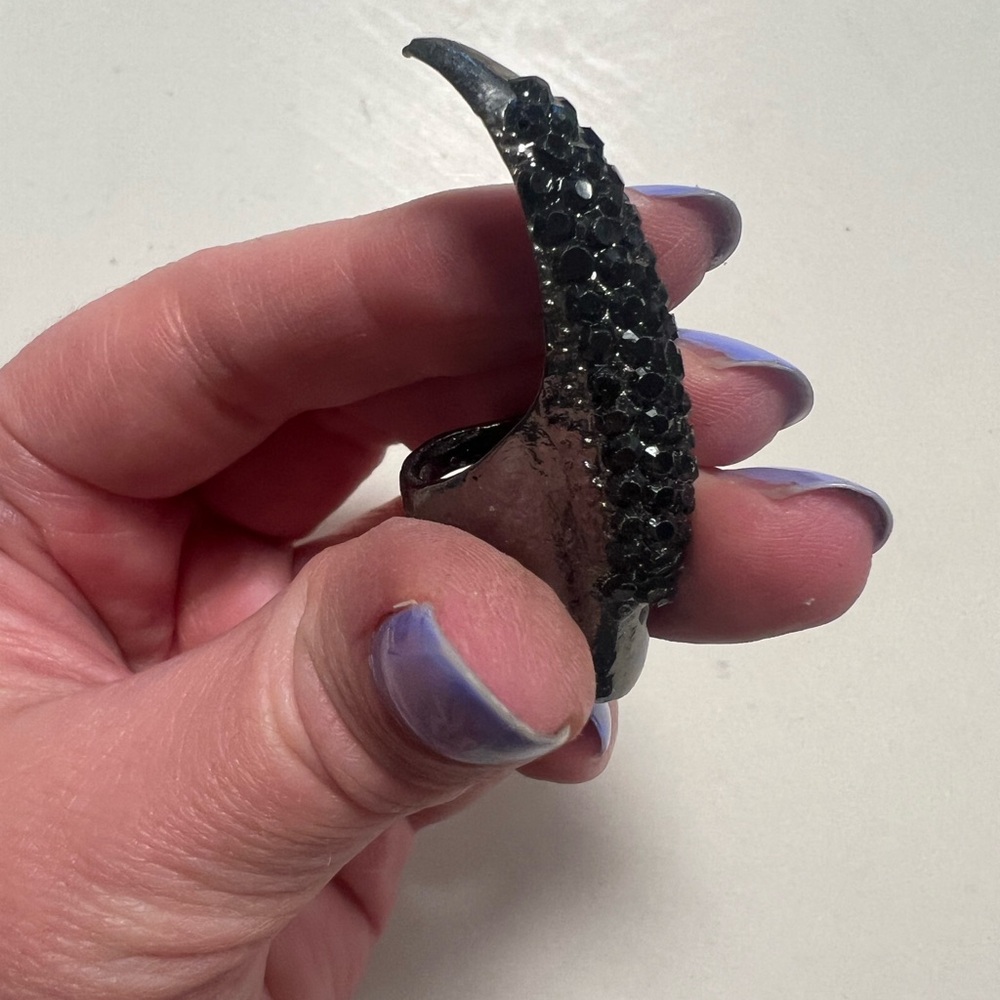 Black Reptile Claw Ring